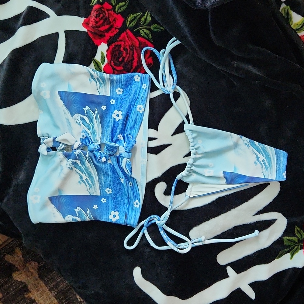 Frankies bikinis tube top set!